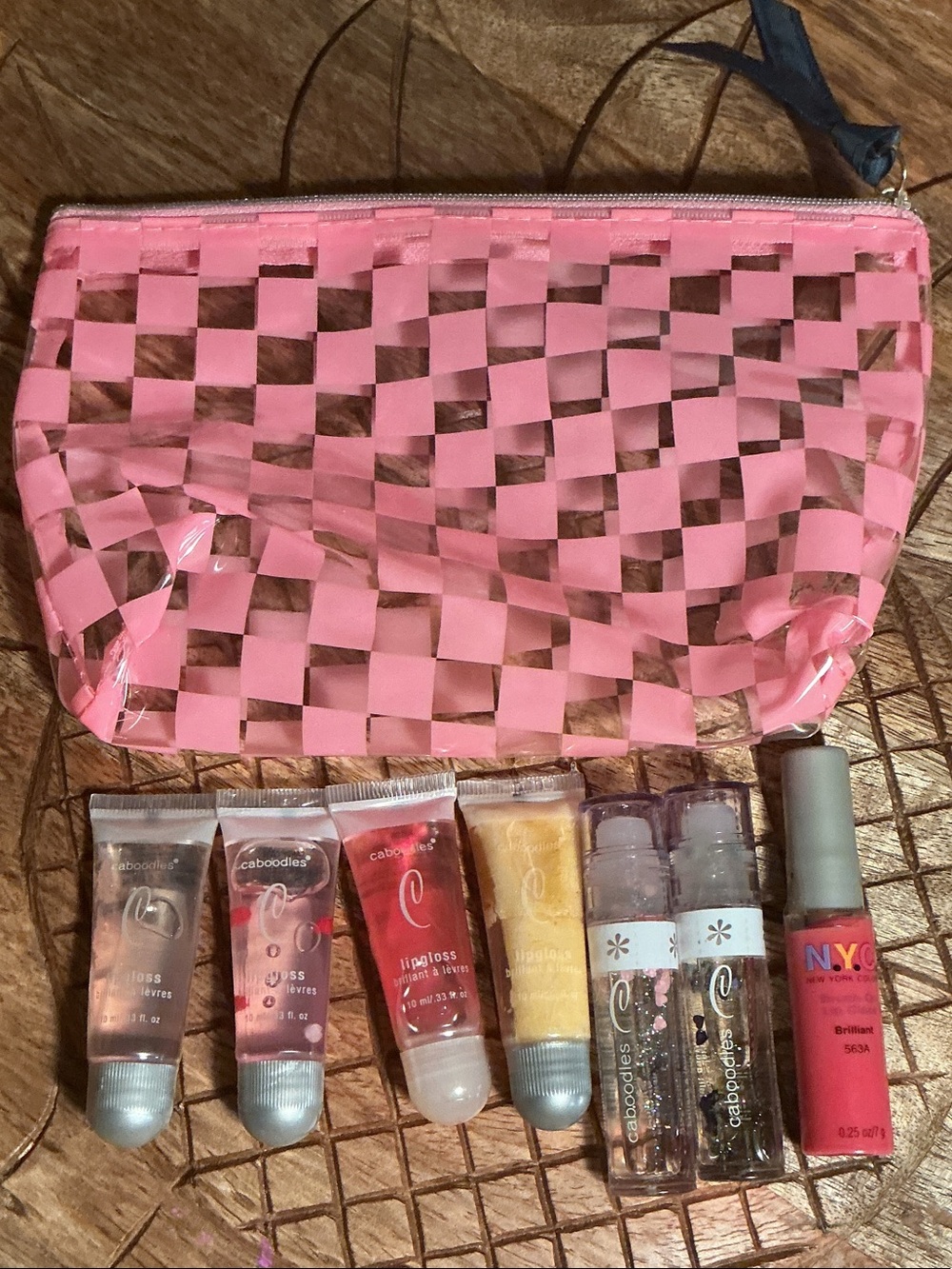 💄 NWT Caboodles Pink Woven Clear Makeup Bag with 7 Lip Gloss Set